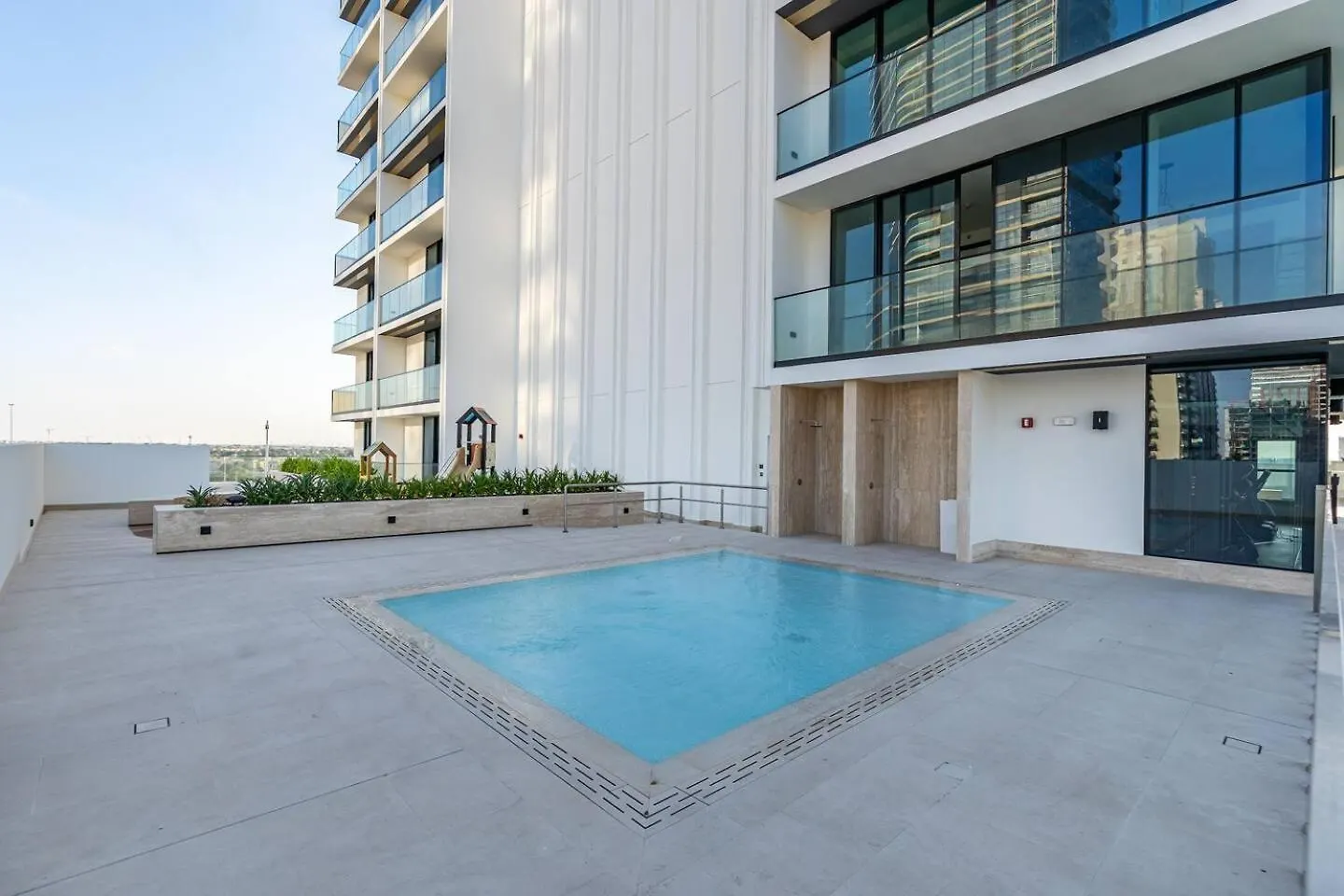 Elegant 1Br Apt In Jvc Dubai With Spacious Balcony & City Views