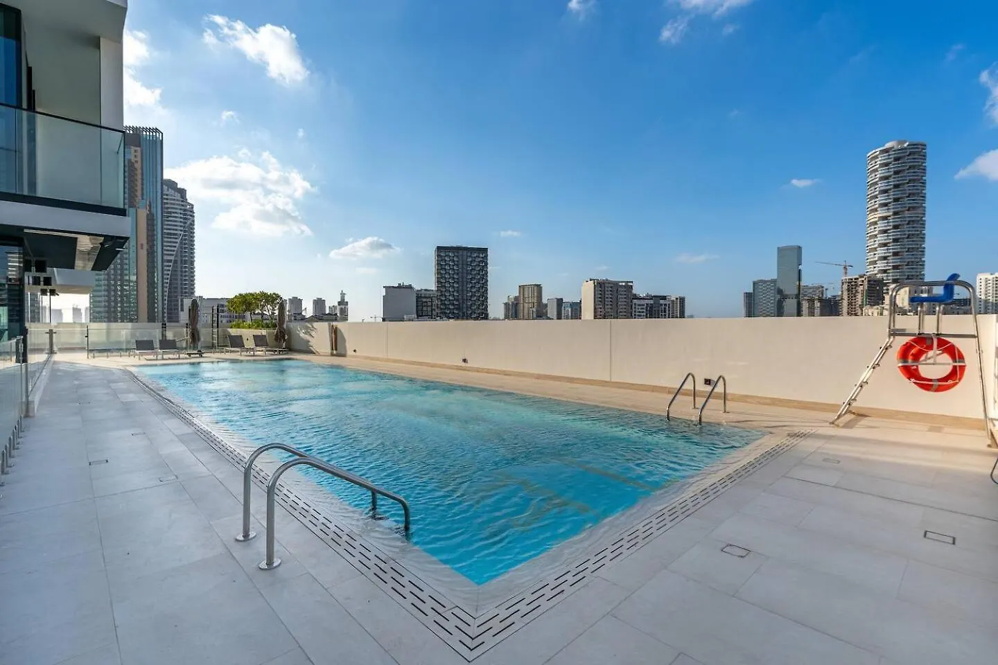 Elegant 1Br Apt In Jvc Dubai With Spacious Balcony & City Views 0*,